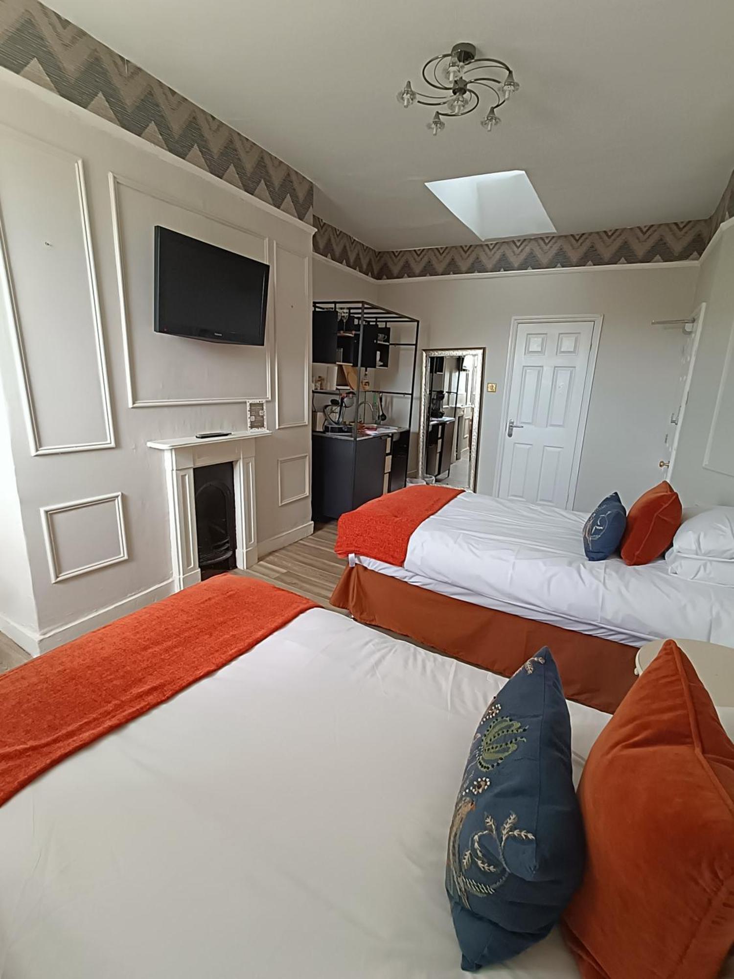 Rooms On The Prom Cheltenham Exteriör bild